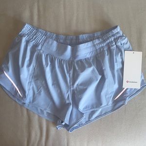 Lululemon Hotty Hot LR short 2.5”